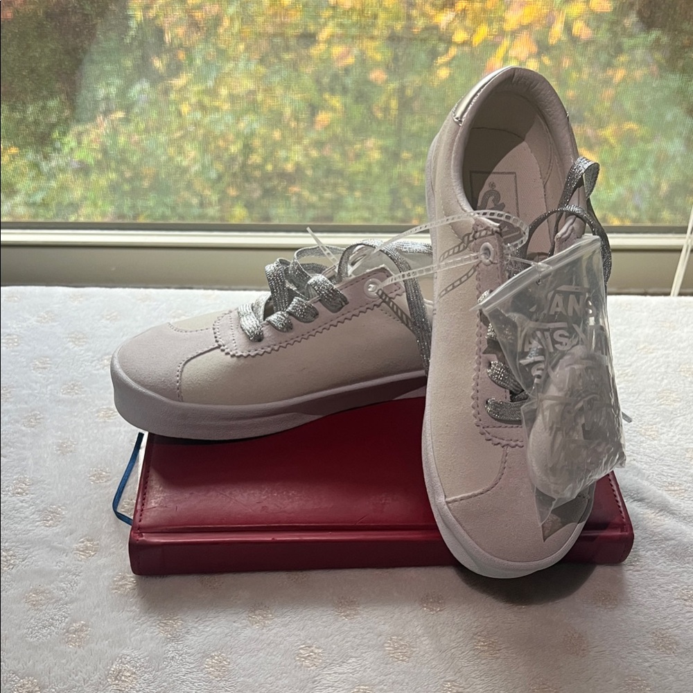 Stylish kids’s Sneakers